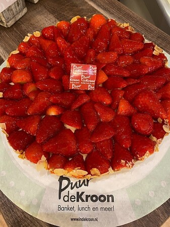 Aardbeienvlaai op harde wener bodem